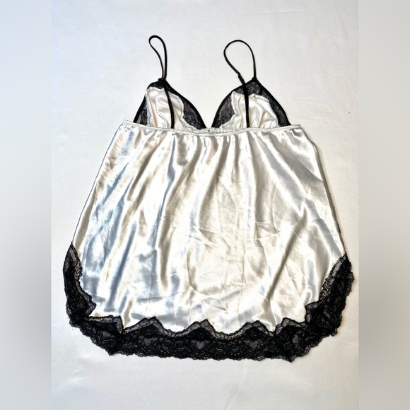 Victoria's Secret white babydoll top with black lace - Picture 5 of 7